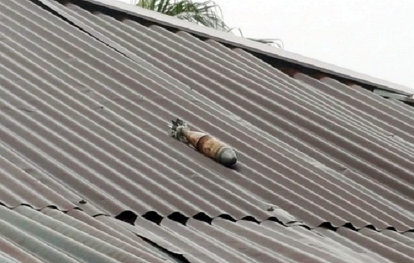 Pocong atas bumbung - Fiksyen Shasha