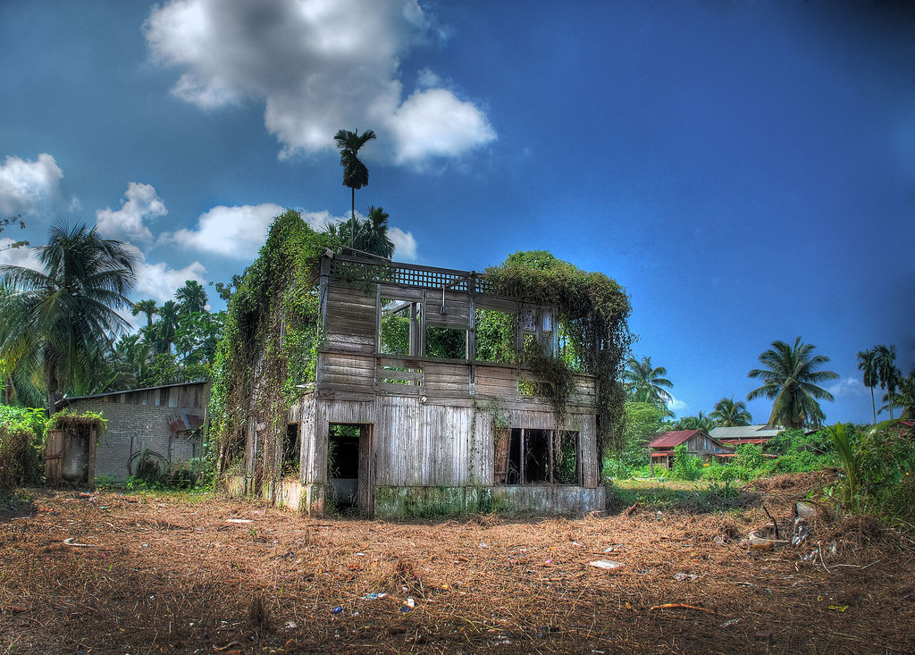 Rumah usang simpang jalan - Fiksyen Shasha